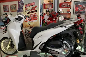 Lượng người mua xe máy Honda giảm mạnh
