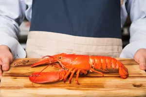 Món tôm hùm đắt tiền có chứa dinh dưỡng gì?