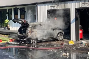 Bán pin lỗi gây cháy xe, LG phải đền hàng tỉ USD