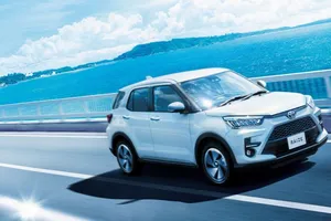 Toyota ra mắt chiếc ô tô tiêu thụ nhiên liệu ngang ngửa với xe máy
