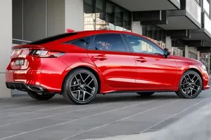 Honda tăng giá chiếc Civic thêm 368 triệu đồng