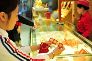 Giá vàng đang khiến người mua lỗ gần 4 triệu đồng/lượng
