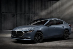 Mazda 3 vừa ra phiên bản carbon có giá 602 triệu