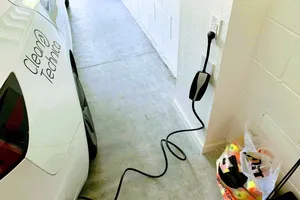 Chuyện gì xảy ra nếu sử dụng ổ điện trong nhà để cắm sạc ô tô điện?