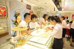 Giá vàng 'chết cứng' ở mốc 50 triệu đồng/lượng