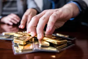 Giá vàng trên đường 'sụp đổ', rớt xuống 49,4 triệu đồng