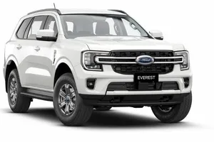 Ford Everest 2023 chấp hết mọi con đường ngập nước