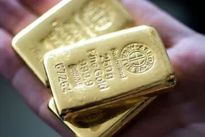 Giá vàng bất ngờ 'xì hơi' nhưng vẫn cao chót vót