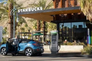 Quán cà phê Starbucks lắp trạm sạc điện cho ô tô