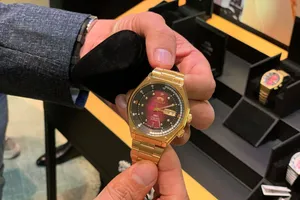 Đồng hồ huyền thoại SK 'mặt lửa' phiên bản mới cho thị trường Việt Nam