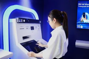Ngân hàng đầu tiên triển khai rút tiền mặt tại ATM bằng thẻ căn cước công dân