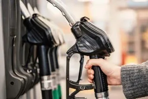 Giá xăng nhập vừa lao dốc mạnh, về mức 22.000 đồng/lít