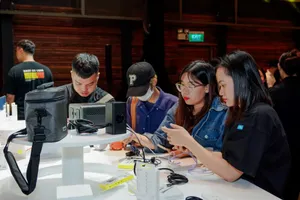 Kinh tế khó khăn, đại gia bán lẻ tìm cách kiếm tiền