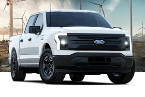 VinFast vừa ra xe bán tải điện, xe Ford giảm giá gần 200 triệu đồng