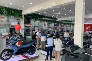 Giá xe máy không đến 36 triệu nhưng người tiêu dùng phải trả hơn 200 triệu đồng để sở hữu