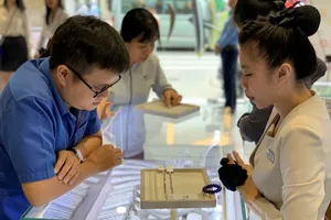 Một sức ép lớn đang đè nặng lên giá vàng