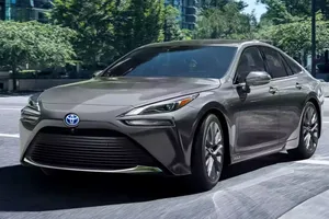 Toyota vừa giảm giá hàng trăm triệu đồng cho chiếc xe này