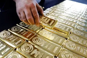 Một siêu thị vừa bán vàng thu tiền khủng