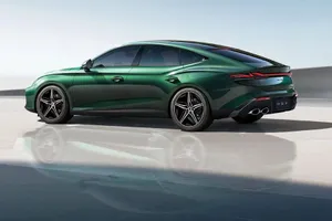 Trung Quốc ra chiếc ô tô có giá 1 tỉ đồng, cạnh tranh với Toyota Camry