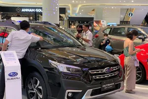 Ô tô đang 'ế', nhưng các đại gia kỳ vọng 'ngày mai trời lại sáng'