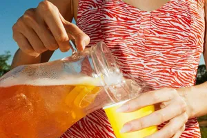 Uống trà đá buổi sáng, chuyện gì xảy ra với sức khỏe?