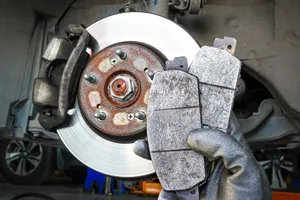 Đi bao lâu thì nên thay má phanh ô tô?