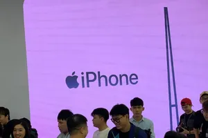 Lý do iPhone đắt đỏ nhưng người Việt vẫn xếp hàng mua