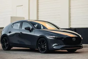 Bất ngờ loạt ô tô 'hot' tại Việt Nam có giá cũ chưa tới 500 triệu đồng ở Mỹ