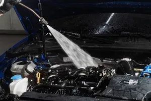 Tự rửa ô tô, xe hư theo dòng nước