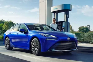 Mua xe Toyota nhưng không thể chạy vì thiếu thứ quan trọng nhất