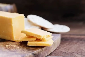 Ăn phô mai, chuyện gì xảy ra?