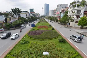 Hà Nội xén dải phân cách mở rộng đường Nguyễn Chí Thanh