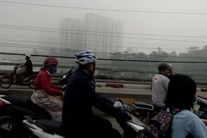 Sài Gòn sương mù kéo dài bất thường, mưa cũng hiếm thấy