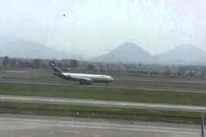 Dùng giấy tờ giả, 1 hành khách bị cấm bay