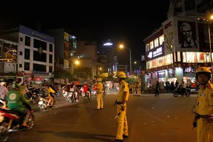 Cảnh sát trực trật tự, giao thông đêm được bồi dưỡng