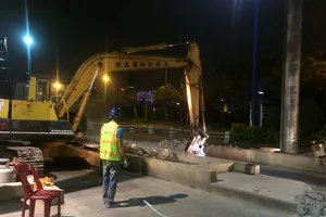 Trắng đêm tháo dỡ trạm thu phí hầm Thủ Thiêm