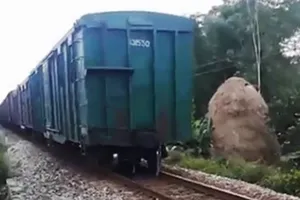 Tàu lửa đứt toa, đường sắt Bắc-Nam gián đoạn gần nửa giờ