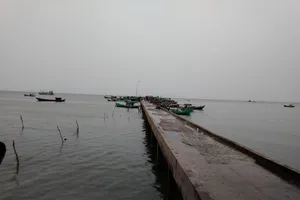 Hàng ngàn du khách kẹt ở Phú Quốc vì thời tiết xấu 