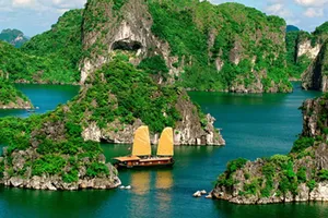 Lại đề xuất tăng phí tham quan vịnh Hạ Long