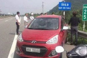 Nữ tài xế liều mạng lái ô tô ngược chiều trên cao tốc