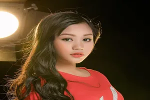 Choáng với giọng ca nhí từ chối vương miện từ Hương Giang