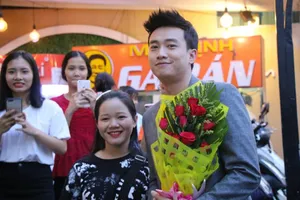 Quốc Trường của 'Về nhà đi con' đốn tim fan bằng mì cay