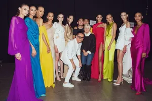 Thiên thần Elsa Hosk sải bước trong show NYFW của Công Trí