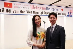 Phương Anh Đào trở thành 'fan' của thống đốc trẻ nhất Nhật Bản