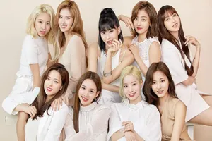 TWICE tiết lộ về thời gian trở lại và sức khỏe từng thành viên