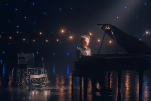 Vũ Cát Tường rơi nước mắt trong MV mới gây xúc động người xem