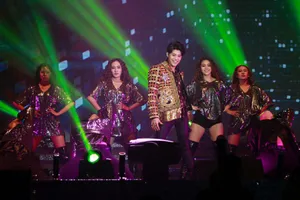 Noo Phước Thịnh ra mắt sản phẩm mới trên sân khấu quốc tế 