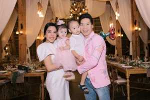 NSƯT Quốc Nghiệp bất ngờ cầu hôn bà xã tại tiệc thôi nôi 