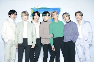 BTS gây bất ngờ trên đường đua iTunes với vị trí số 1