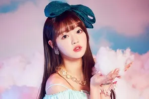 Idol Hàn gây sốt vì mặt quá nhỏ so với khẩu trang 